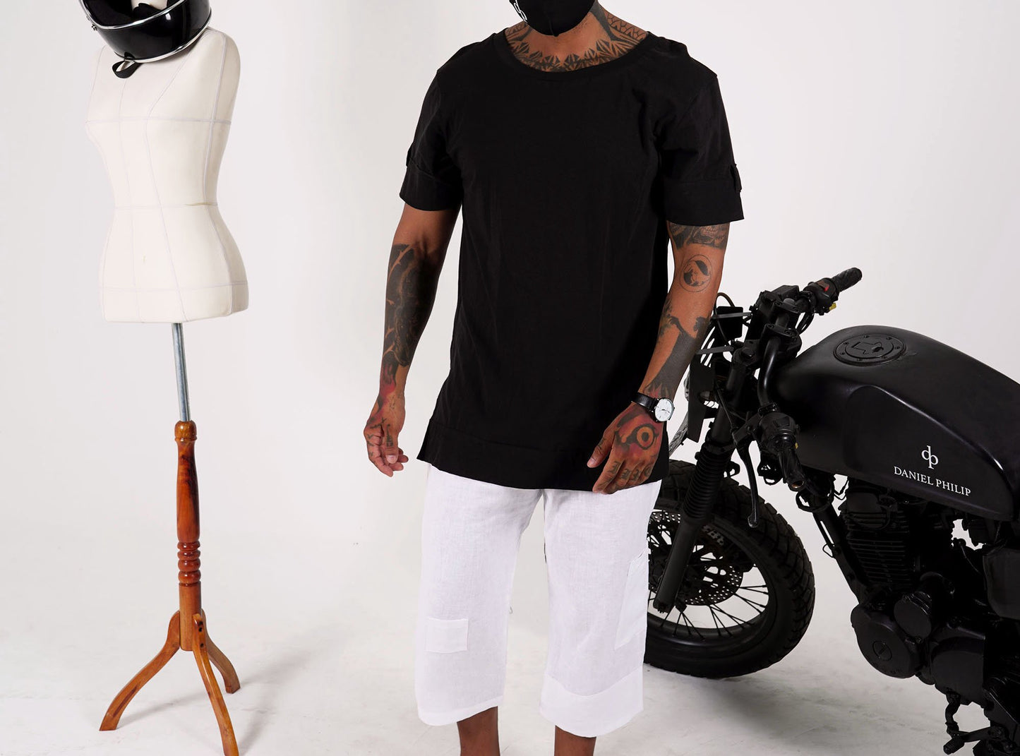 Maximiano Black Long Tee - DANIEL PHILIP