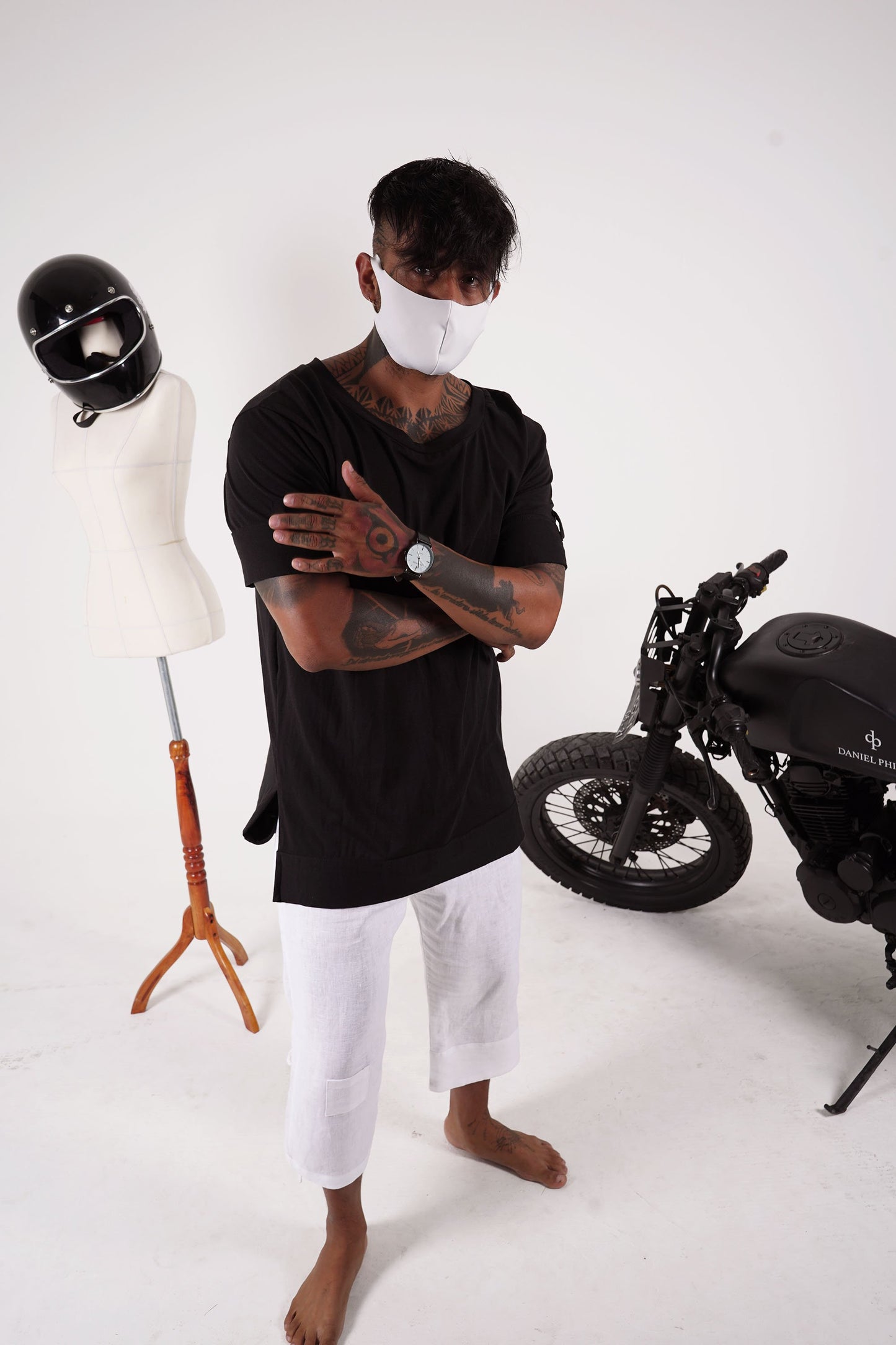 Maximiano Black Long Tee - DANIEL PHILIP