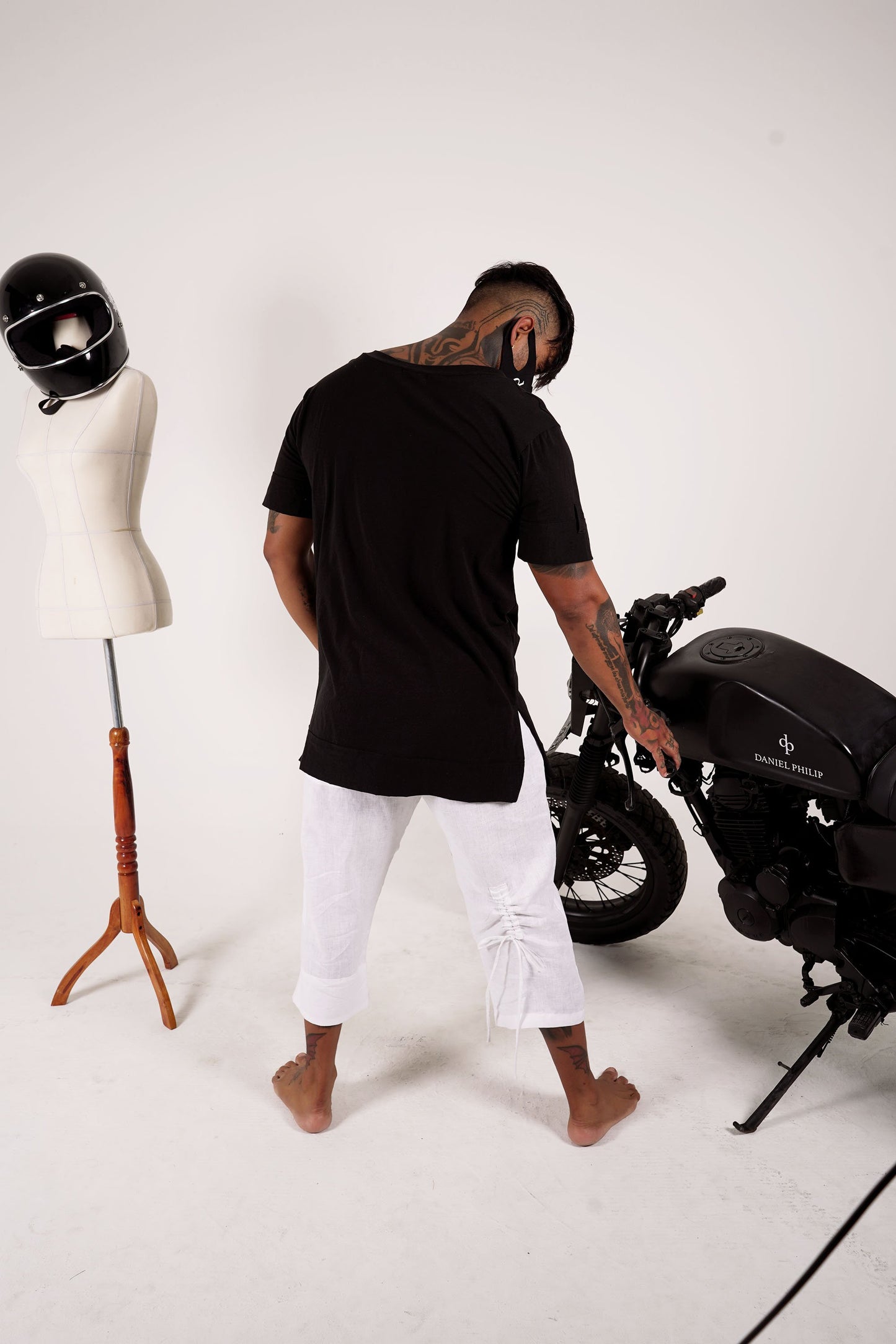 Maximiano Black Long Tee - DANIEL PHILIP