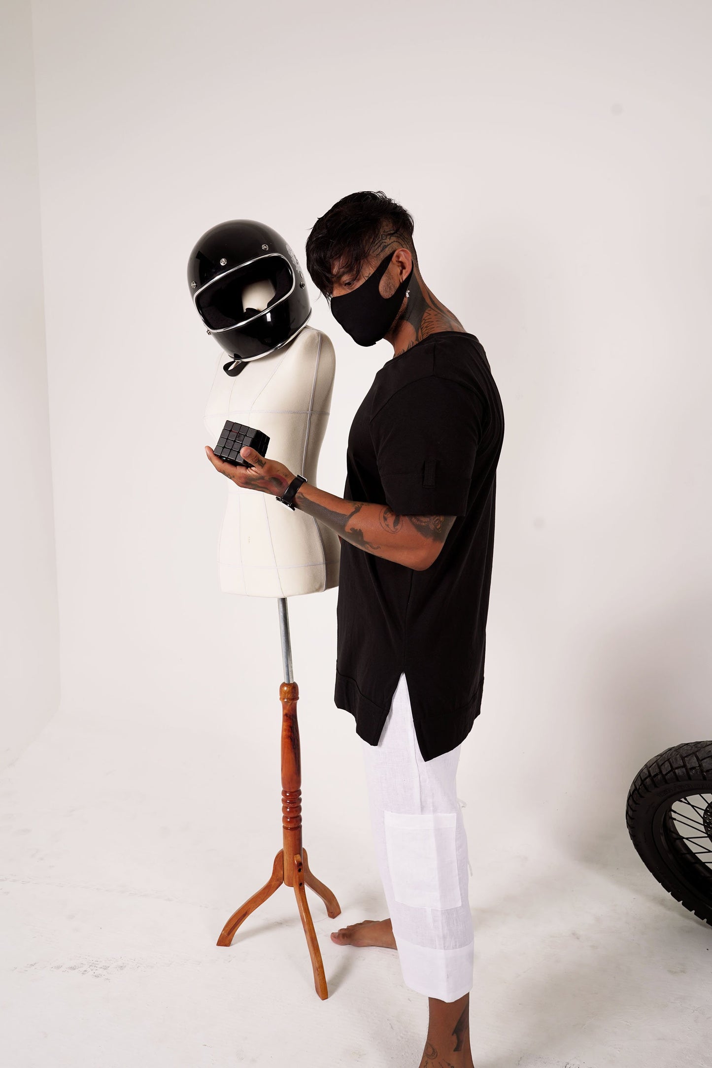 Maximiano Black Long Tee - DANIEL PHILIP